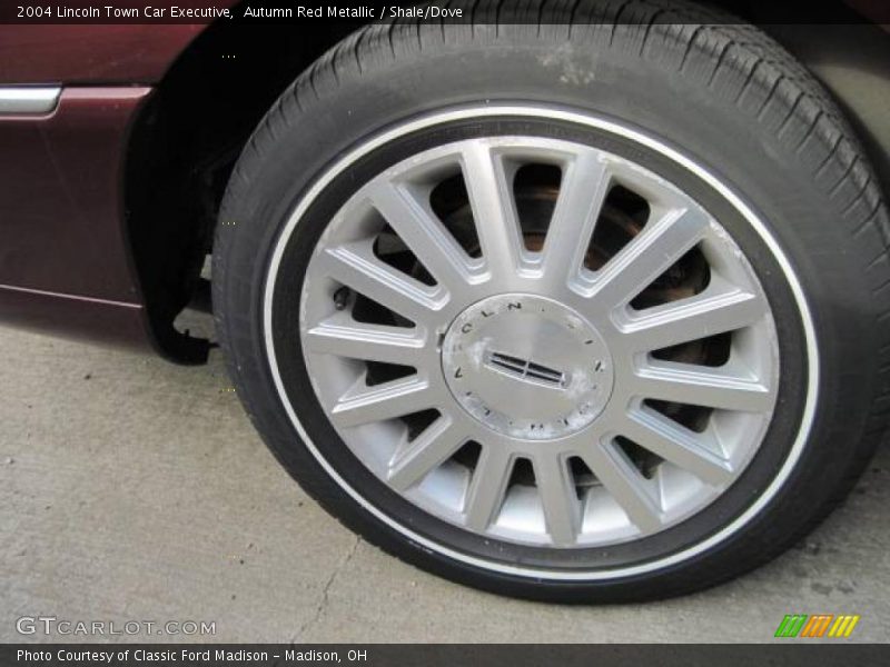 Autumn Red Metallic / Shale/Dove 2004 Lincoln Town Car Executive