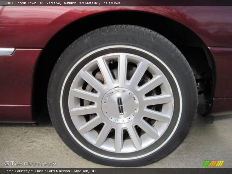 Autumn Red Metallic / Shale/Dove 2004 Lincoln Town Car Executive