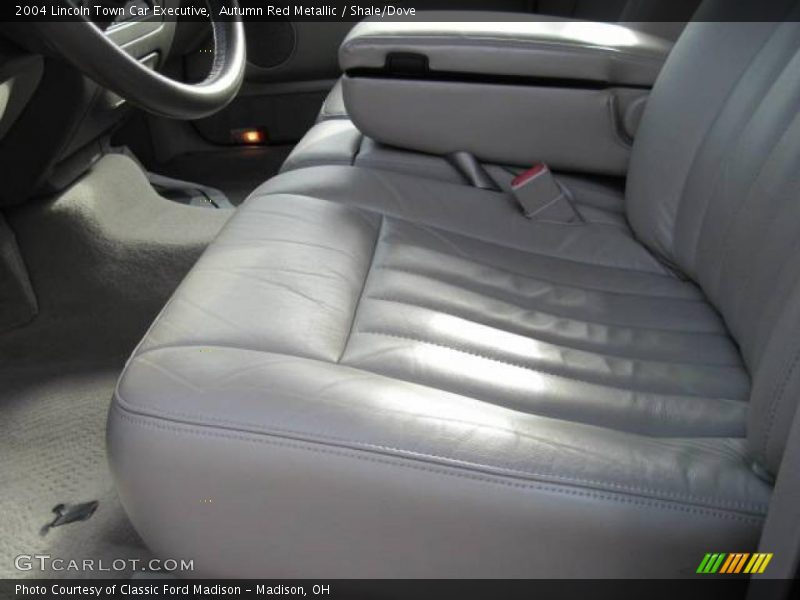 Autumn Red Metallic / Shale/Dove 2004 Lincoln Town Car Executive