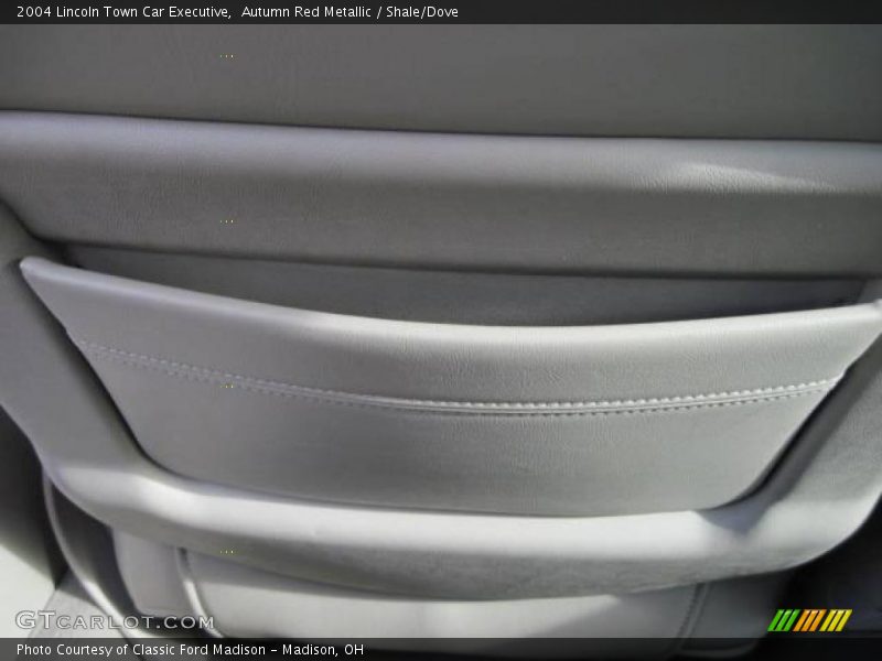 Autumn Red Metallic / Shale/Dove 2004 Lincoln Town Car Executive