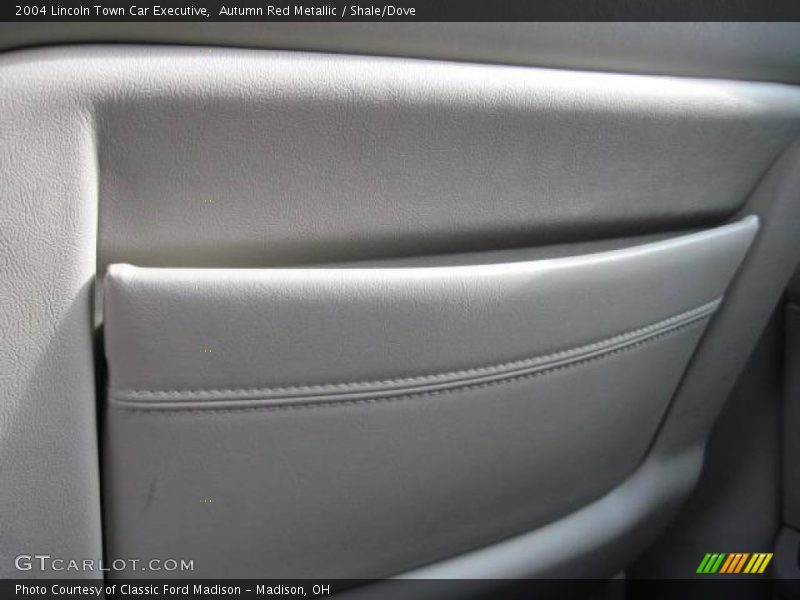 Autumn Red Metallic / Shale/Dove 2004 Lincoln Town Car Executive