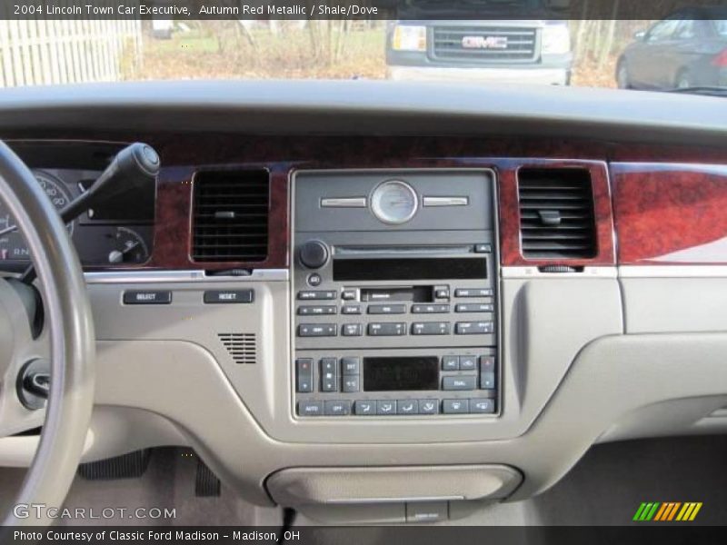 Autumn Red Metallic / Shale/Dove 2004 Lincoln Town Car Executive