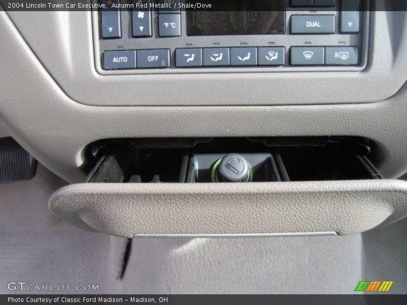 Autumn Red Metallic / Shale/Dove 2004 Lincoln Town Car Executive