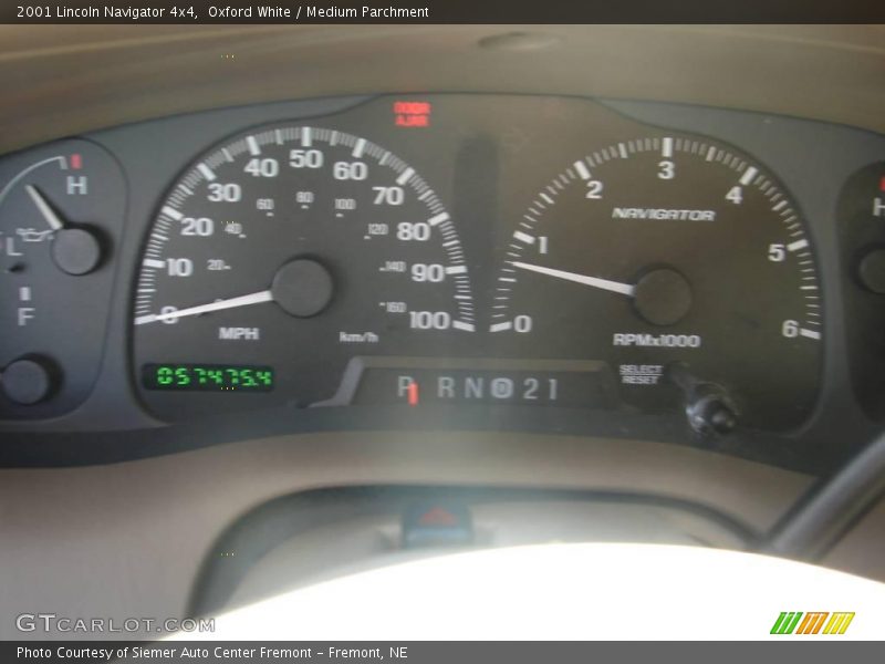 Oxford White / Medium Parchment 2001 Lincoln Navigator 4x4