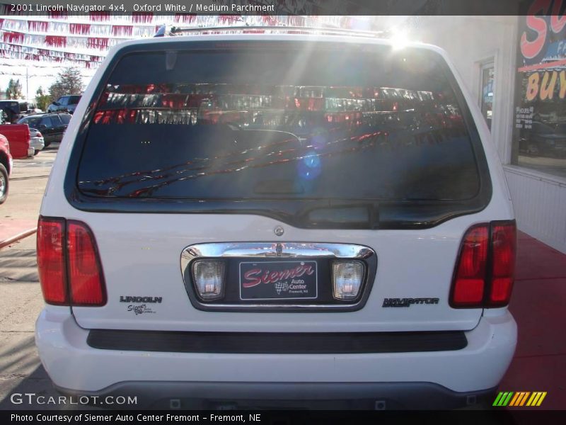 Oxford White / Medium Parchment 2001 Lincoln Navigator 4x4