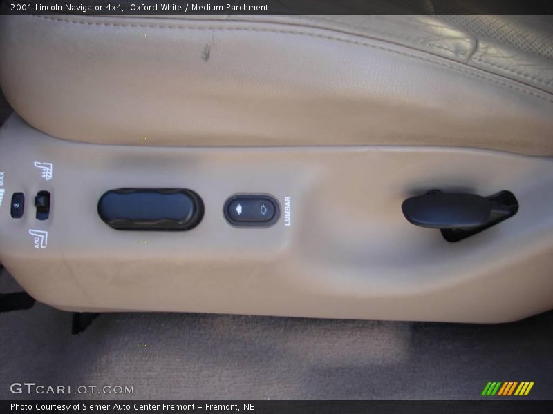 Oxford White / Medium Parchment 2001 Lincoln Navigator 4x4