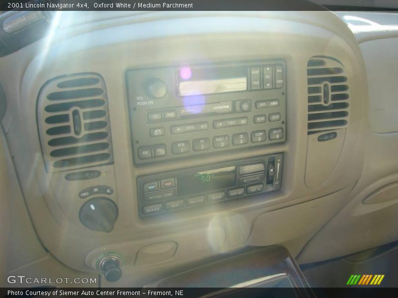 Oxford White / Medium Parchment 2001 Lincoln Navigator 4x4