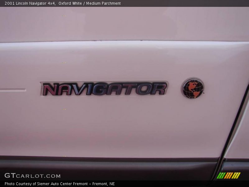 Oxford White / Medium Parchment 2001 Lincoln Navigator 4x4