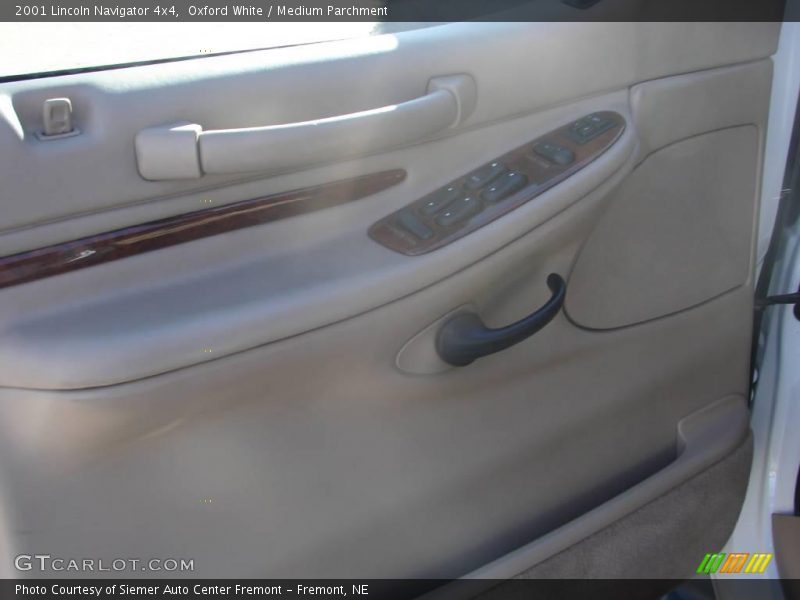 Oxford White / Medium Parchment 2001 Lincoln Navigator 4x4