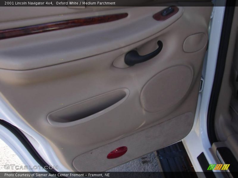 Oxford White / Medium Parchment 2001 Lincoln Navigator 4x4