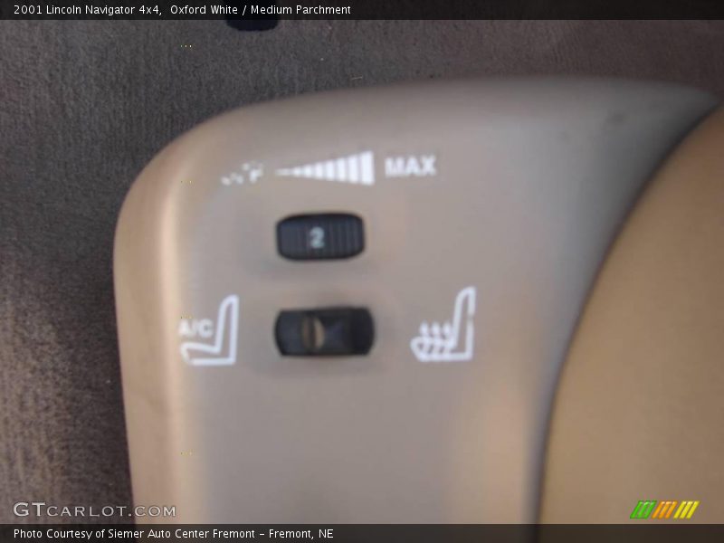 Oxford White / Medium Parchment 2001 Lincoln Navigator 4x4