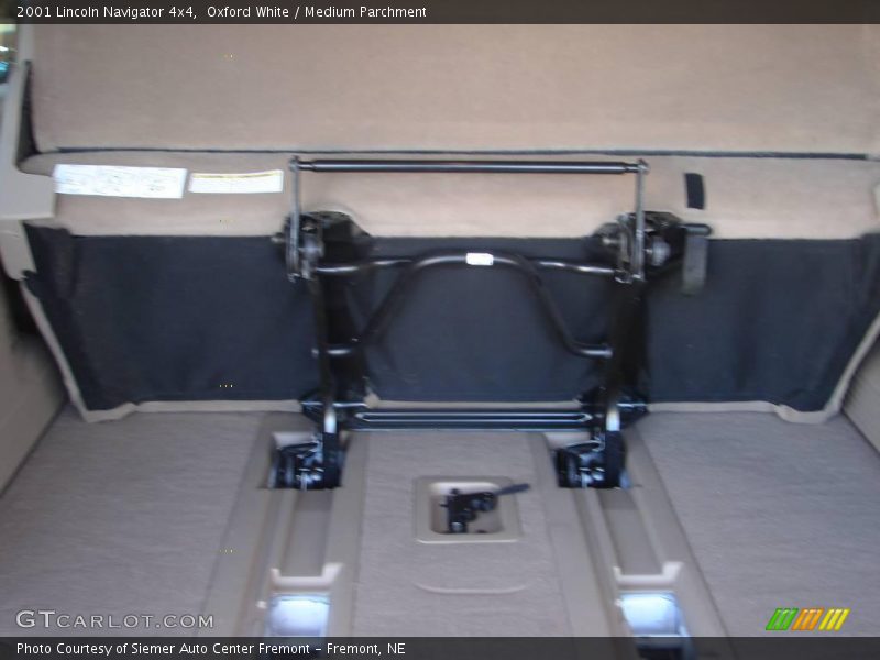 Oxford White / Medium Parchment 2001 Lincoln Navigator 4x4