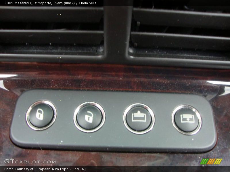 Nero (Black) / Cuoio Sella 2005 Maserati Quattroporte