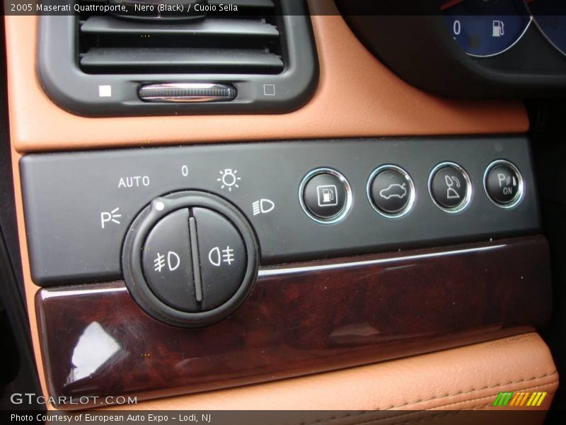 Nero (Black) / Cuoio Sella 2005 Maserati Quattroporte