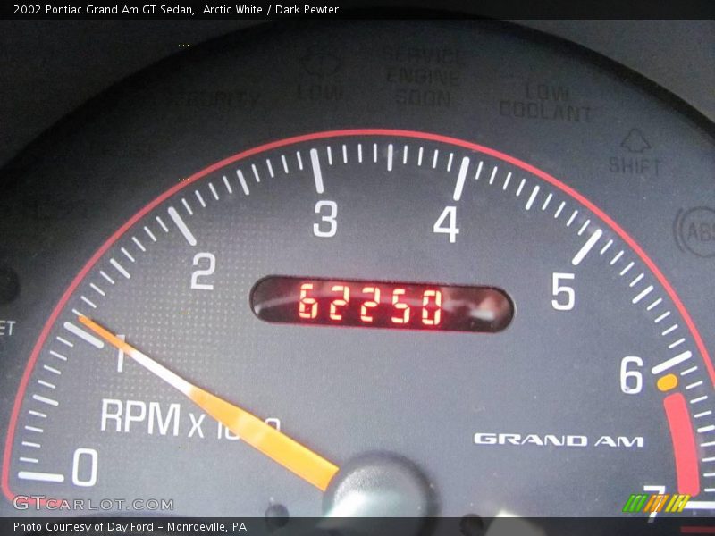 Arctic White / Dark Pewter 2002 Pontiac Grand Am GT Sedan