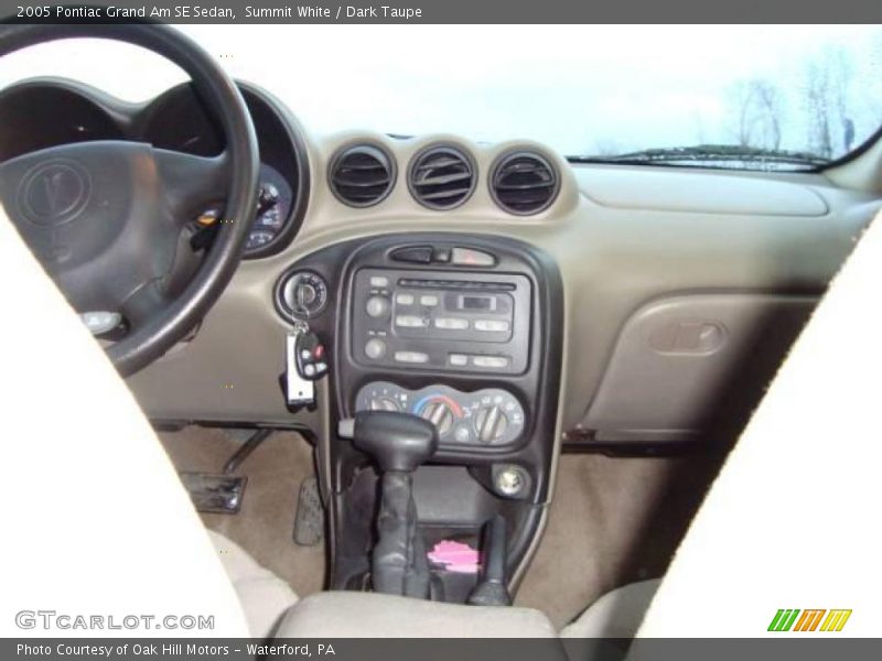 Summit White / Dark Taupe 2005 Pontiac Grand Am SE Sedan