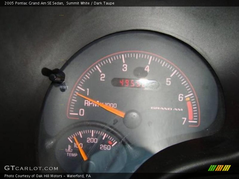 Summit White / Dark Taupe 2005 Pontiac Grand Am SE Sedan