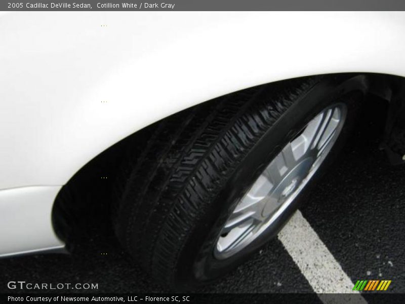 Cotillion White / Dark Gray 2005 Cadillac DeVille Sedan