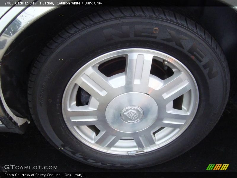 Cotillion White / Dark Gray 2005 Cadillac DeVille Sedan