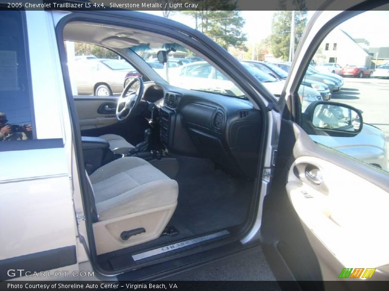 Silverstone Metallic / Light Gray 2005 Chevrolet TrailBlazer LS 4x4
