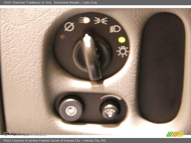 Silverstone Metallic / Light Gray 2005 Chevrolet TrailBlazer LS 4x4