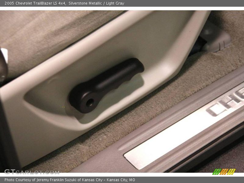 Silverstone Metallic / Light Gray 2005 Chevrolet TrailBlazer LS 4x4