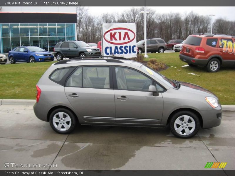 Titanium Gray / Beige 2009 Kia Rondo LX