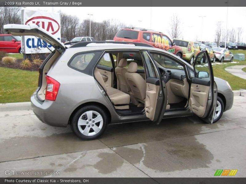 Titanium Gray / Beige 2009 Kia Rondo LX