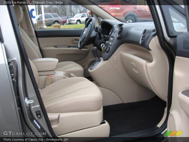 Titanium Gray / Beige 2009 Kia Rondo LX
