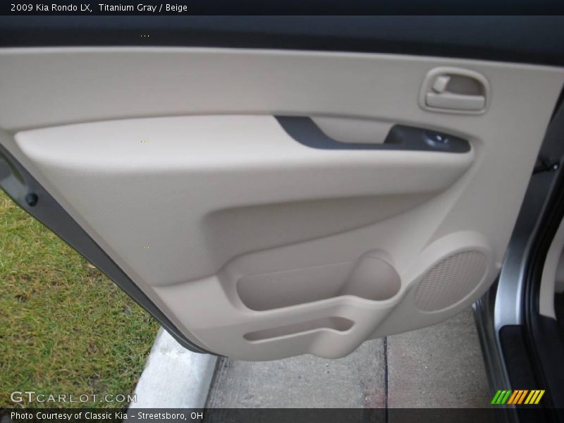 Titanium Gray / Beige 2009 Kia Rondo LX