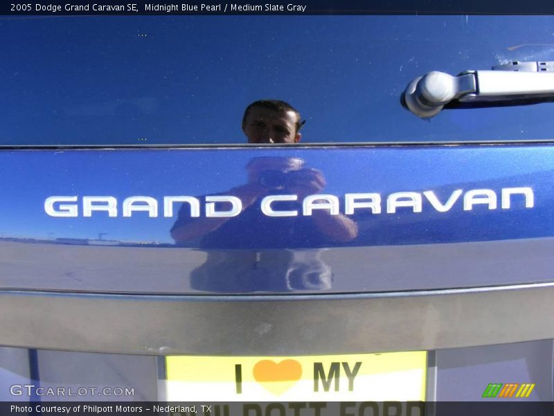 Midnight Blue Pearl / Medium Slate Gray 2005 Dodge Grand Caravan SE
