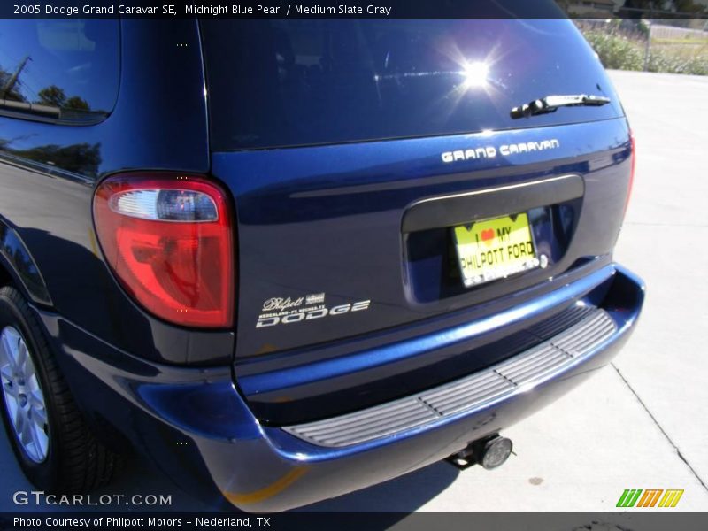 Midnight Blue Pearl / Medium Slate Gray 2005 Dodge Grand Caravan SE