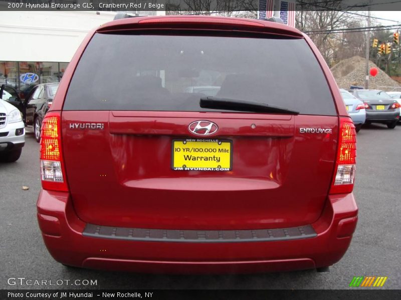 Cranberry Red / Beige 2007 Hyundai Entourage GLS