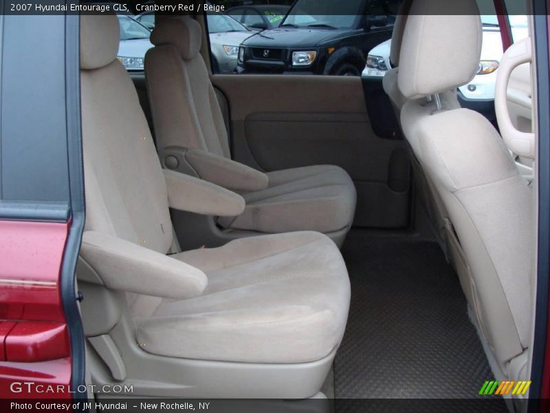 Cranberry Red / Beige 2007 Hyundai Entourage GLS