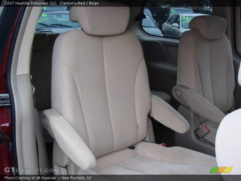 Cranberry Red / Beige 2007 Hyundai Entourage GLS