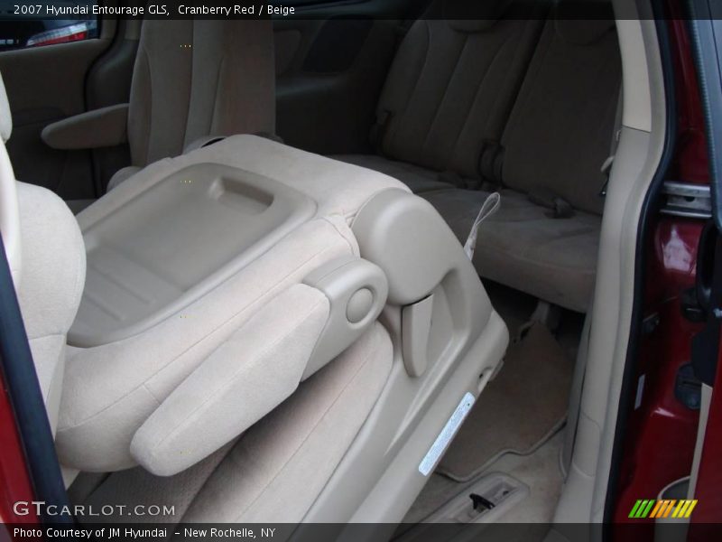 Cranberry Red / Beige 2007 Hyundai Entourage GLS