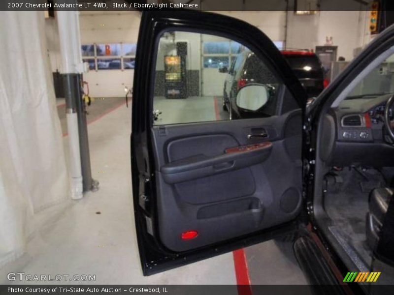 Black / Ebony/Light Cashmere 2007 Chevrolet Avalanche LT 4WD