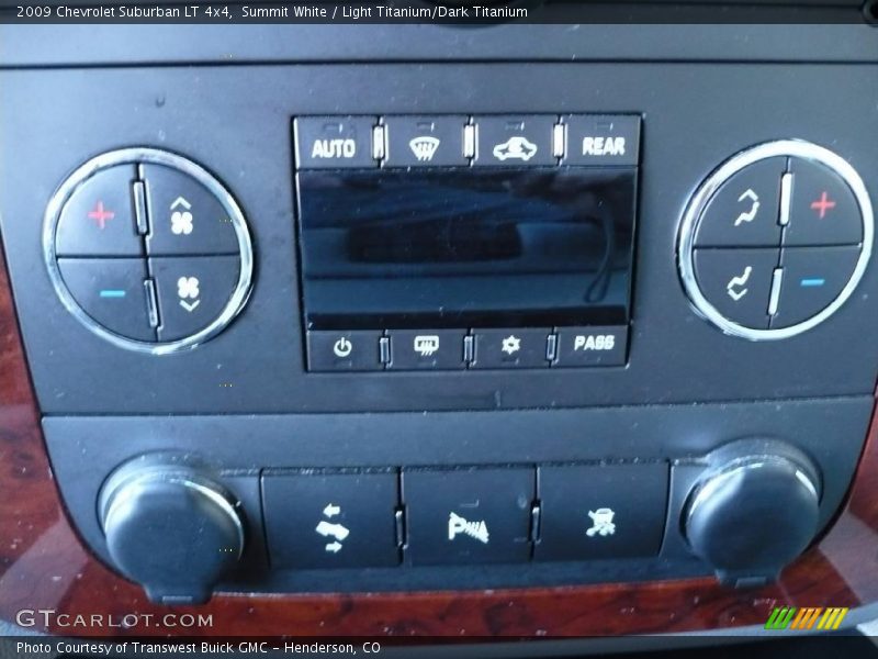 Summit White / Light Titanium/Dark Titanium 2009 Chevrolet Suburban LT 4x4
