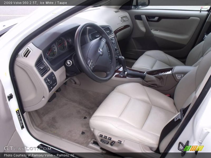 Ice White / Taupe 2009 Volvo S60 2.5T