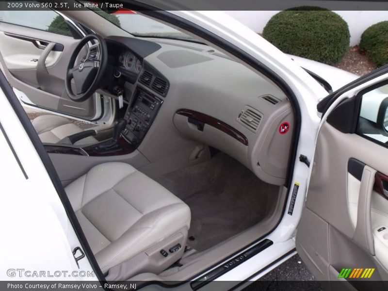 Ice White / Taupe 2009 Volvo S60 2.5T