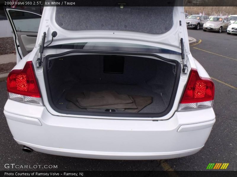 Ice White / Taupe 2009 Volvo S60 2.5T