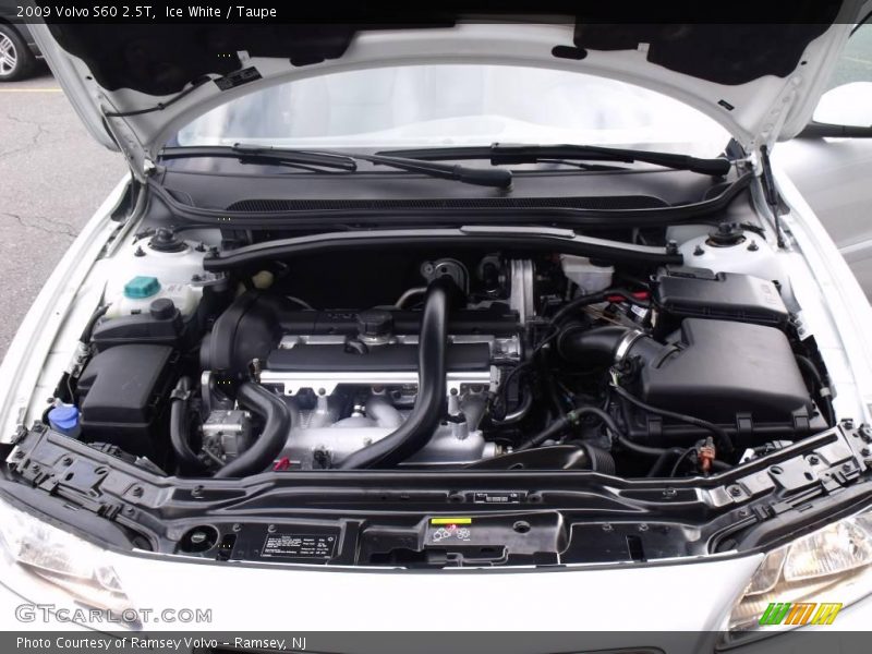 Ice White / Taupe 2009 Volvo S60 2.5T