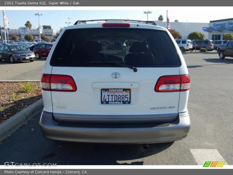 Super White / Oak 2001 Toyota Sienna XLE