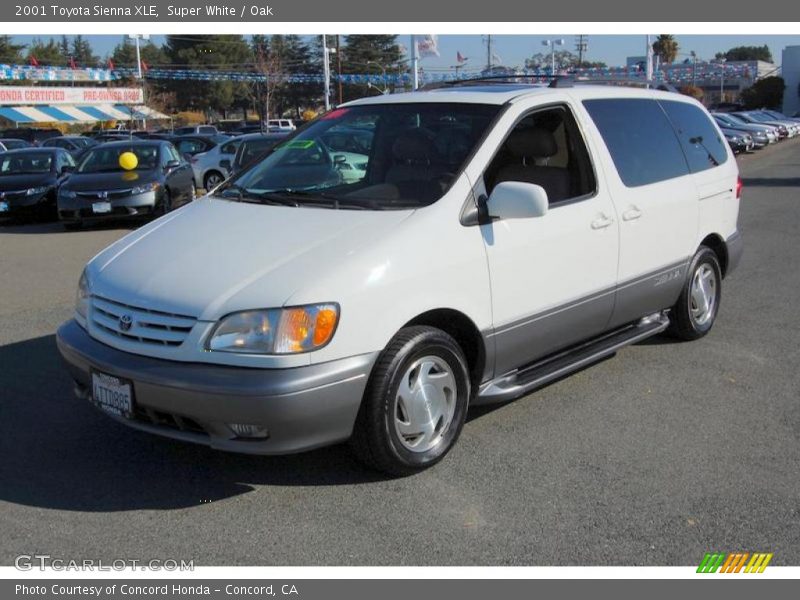 Super White / Oak 2001 Toyota Sienna XLE