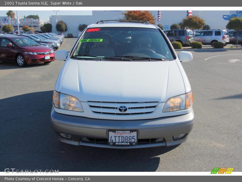 Super White / Oak 2001 Toyota Sienna XLE