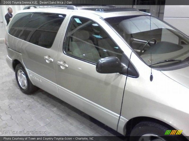 Desert Sand Mica / Oak 2000 Toyota Sienna XLE