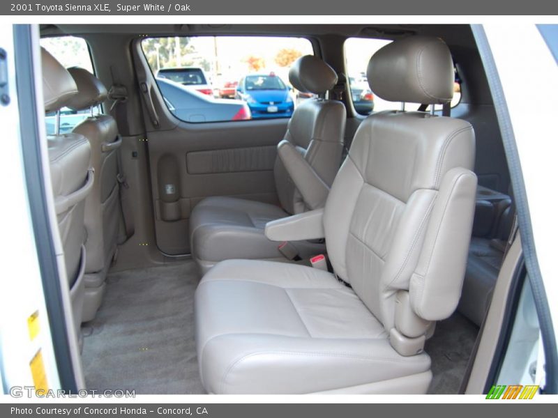 Super White / Oak 2001 Toyota Sienna XLE