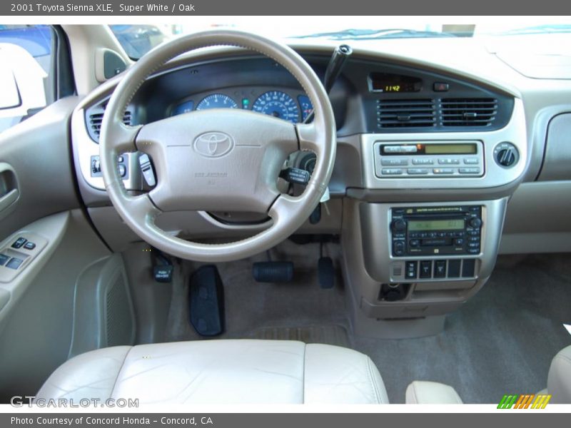 Super White / Oak 2001 Toyota Sienna XLE