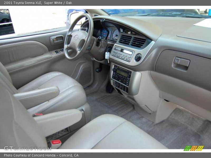 Super White / Oak 2001 Toyota Sienna XLE