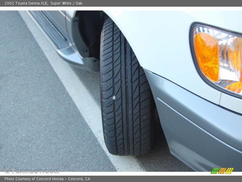 Super White / Oak 2001 Toyota Sienna XLE